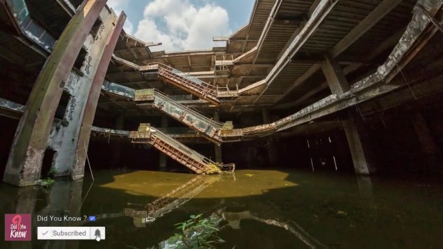 Visitez ce centre commercial abandonné ou des centaines de poissons vivent