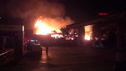 Şanlıurfa'da Oduncu Pazarında Yangın