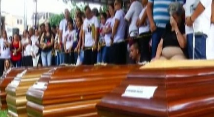 14 familias sepultaron los cuerpos de las víctimas en el accidente en la vía Pifo-Papallacta