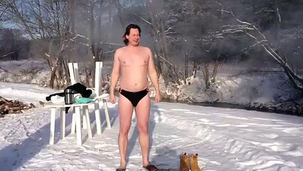 Hard ice swimming new (ледовое купание с топором на крещен