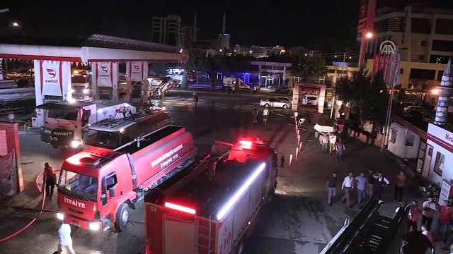 Şanlıurfa'da Oduncu Pazarı'ndaki yangın kontrol altına alındı