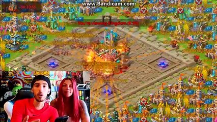 CREAMOS 2 BASES INDESTRUCTIBLES Y HACEMOS UNA BATALLA DE GLOBOS DE AGUA EN LA PISCINA!!