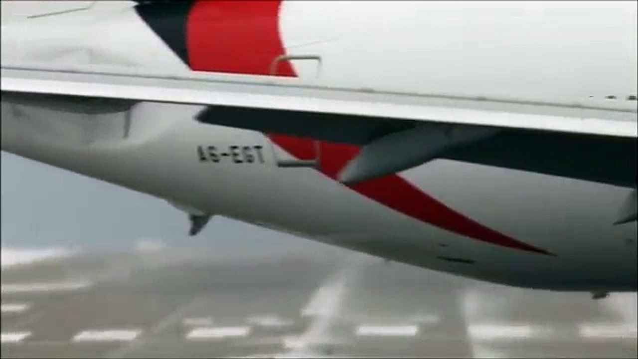 Crosswind Landings during a STORM at Düsseldorf on an ICY runway. Boeing 777, Airbus A340,