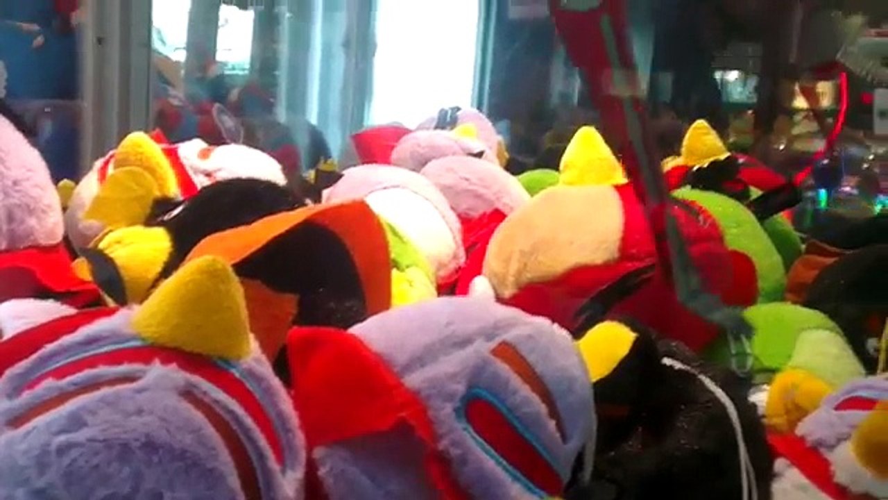 Breaking The Giant Angry Bird Space Claw + Wins!!