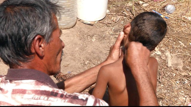 Greek islands struggle with overcrowded refugee camps