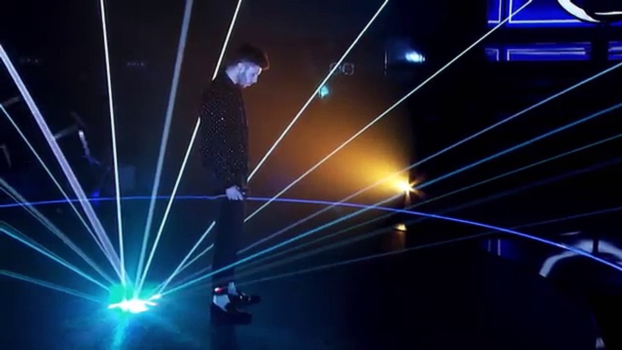 James Graham Performs Fix you Season 2 episode...