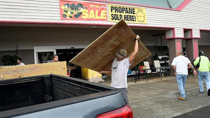 Hatalmas vihar tart Hawaii felé