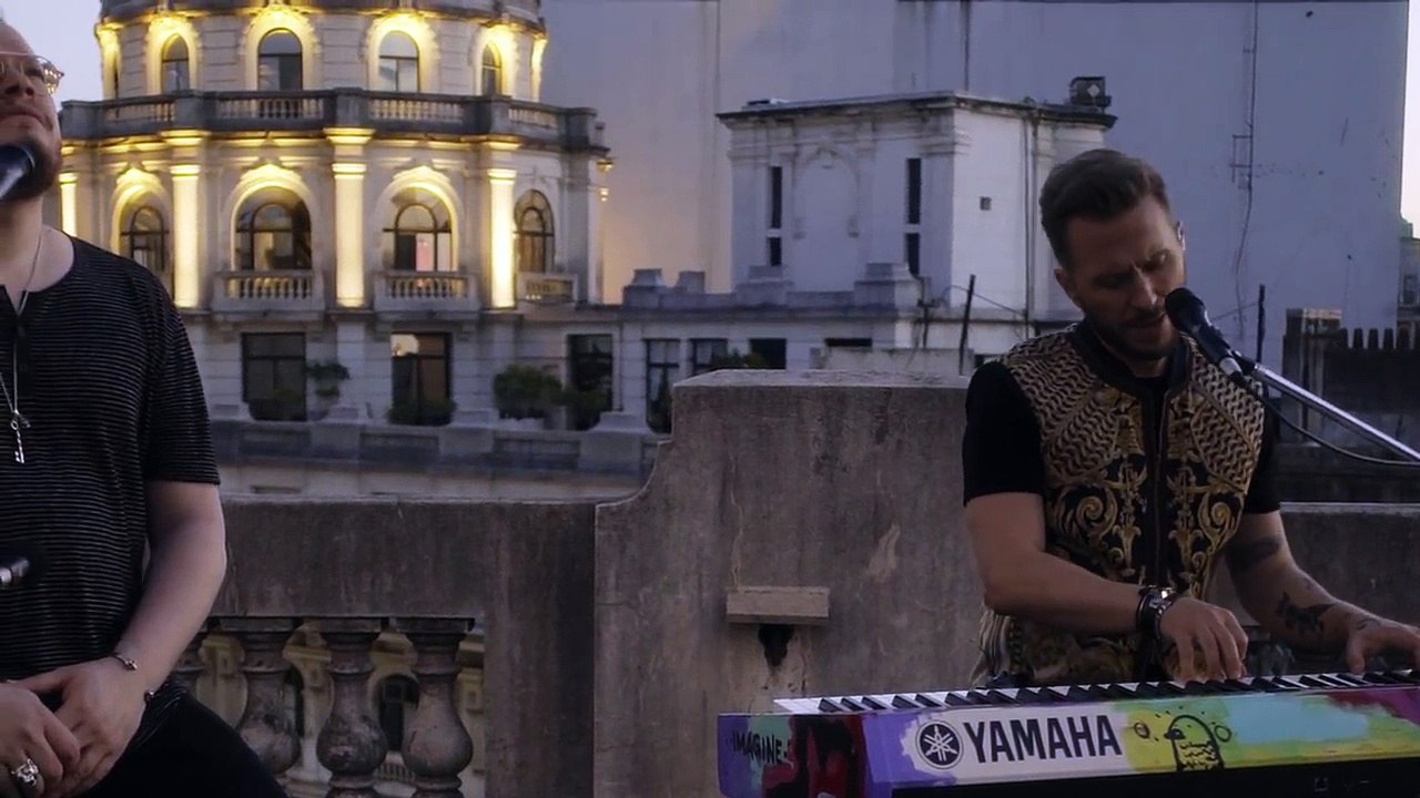 Sin Bandera Y Llegaste Tú (Primera Fila Acústico Una Última Vez Encore)