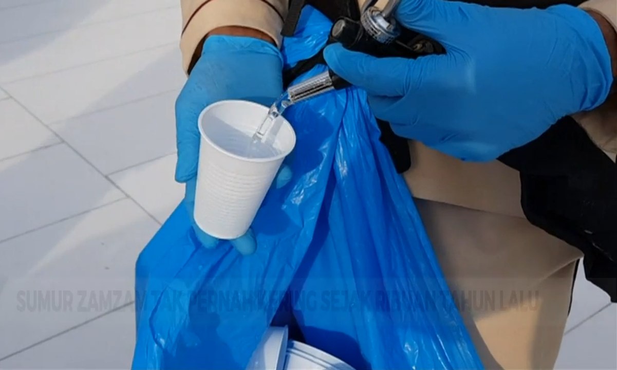 Air Zamzam Solusi Hindari Dehidrasi dan Tetap Bugar