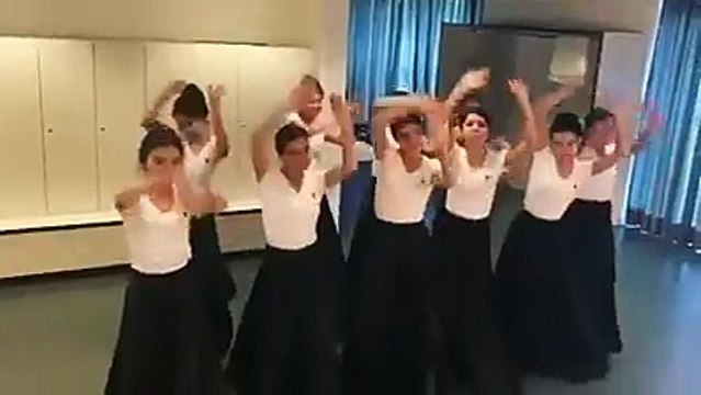 Кажется, KIKI CHALLENGE пришёл в Узбекистан надолго...Девушки из Узбекистана показали свою версию KIKI CHALLENGE . И им даже машина не пригодилась.