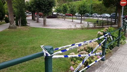 Una barandilla rota que puso en peligro a los niños del Parque de Santarúa, Candás, Asturias