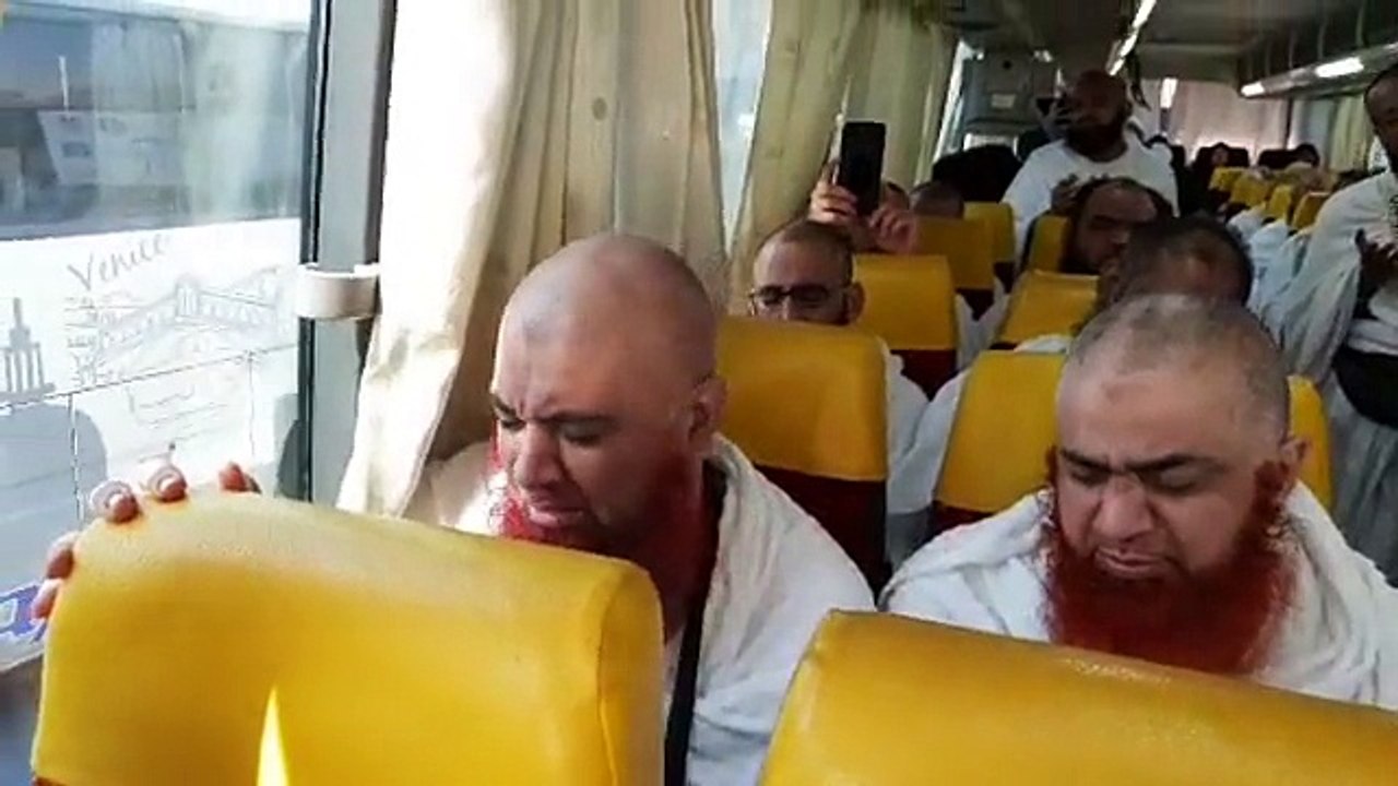 Ameer e Ahlesunnat Bani e Dawat e Islami Arfat ki Janib Safar Farmate Hoye