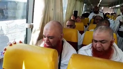 Ameer e Ahlesunnat Bani e Dawat e Islami Arfat ki Janib Safar Farmate Hoye
