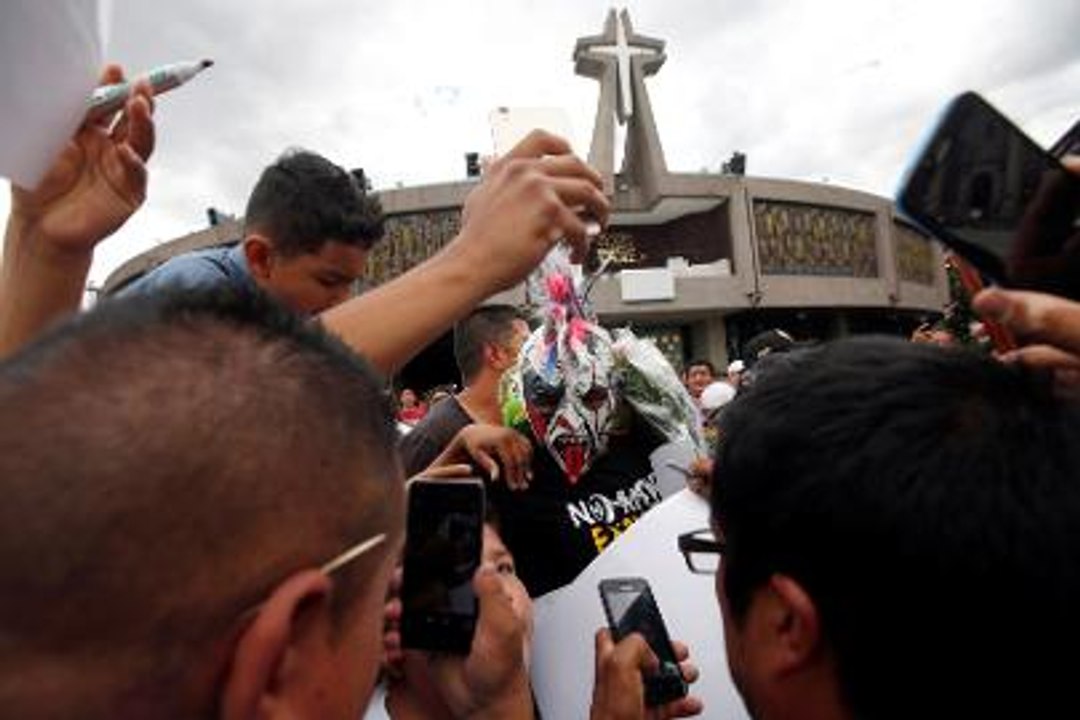 Mexican wrestlers go to church in annual pilgrimage