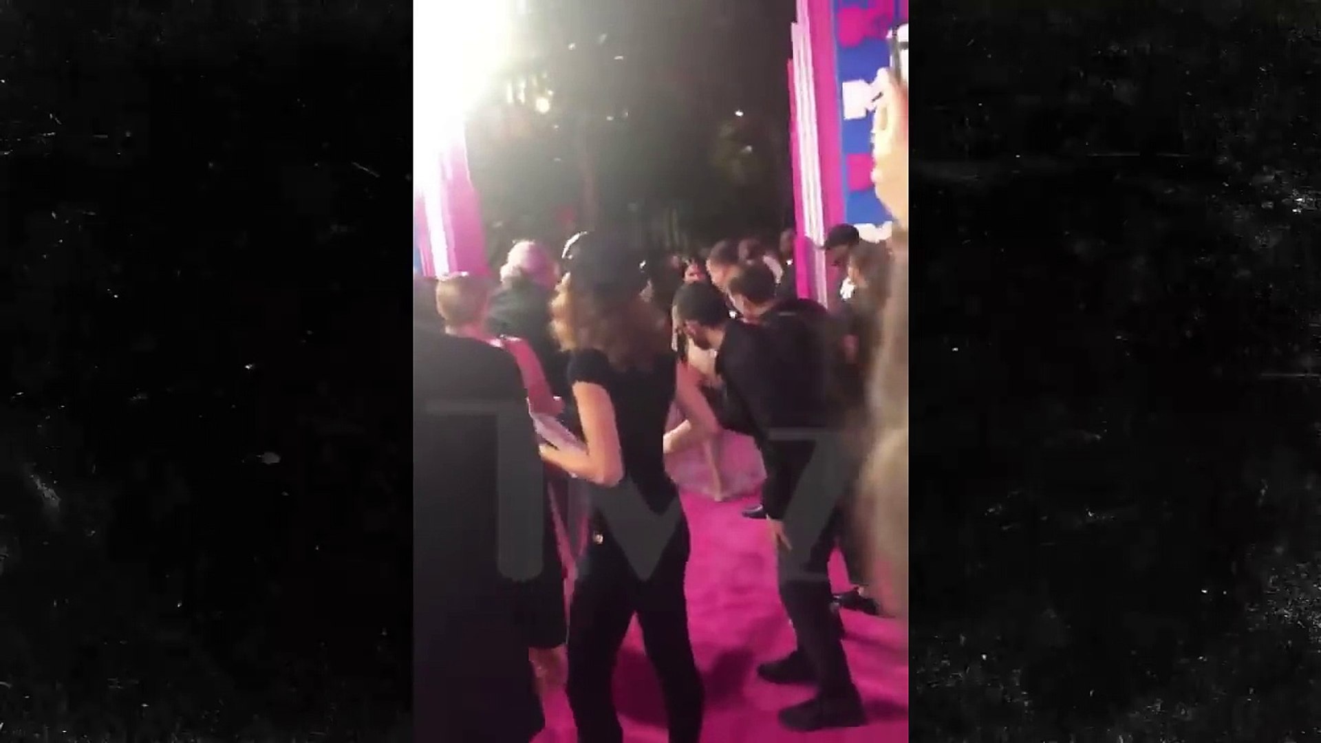 Kylie Jenner Tries To Avoid Running Into Nicki Minaj At Vmas Tmz