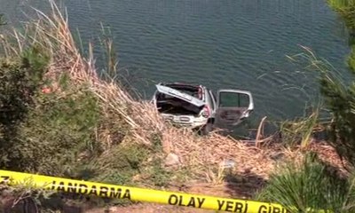 Otomobil gölete uçtu: 4 ölü