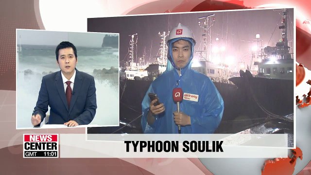 Typhoon Soulik passing through Jeju and nearing mainland Mokpo
