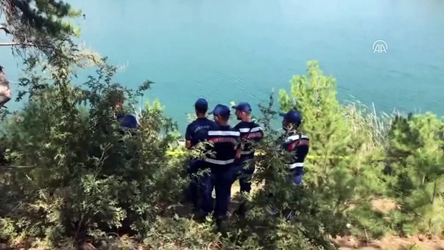 Otomobil sulama göletine yuvarlandı: 4 ölü (3) - UŞAK