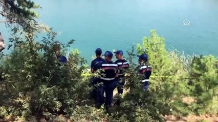 Otomobil sulama göletine yuvarlandı: 4 ölü (3) - UŞAK