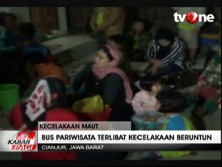 Bus Pariwisata Tabrak Dua Motor dan Lima Mobil
