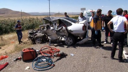 Kayseri'de feci kaza: 2 ölü, 9 yaralı