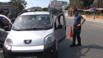 İstanbul'da Çok Sayıda Polisle 'Kurt Kapanı-22' Operasyonu Yapıldı