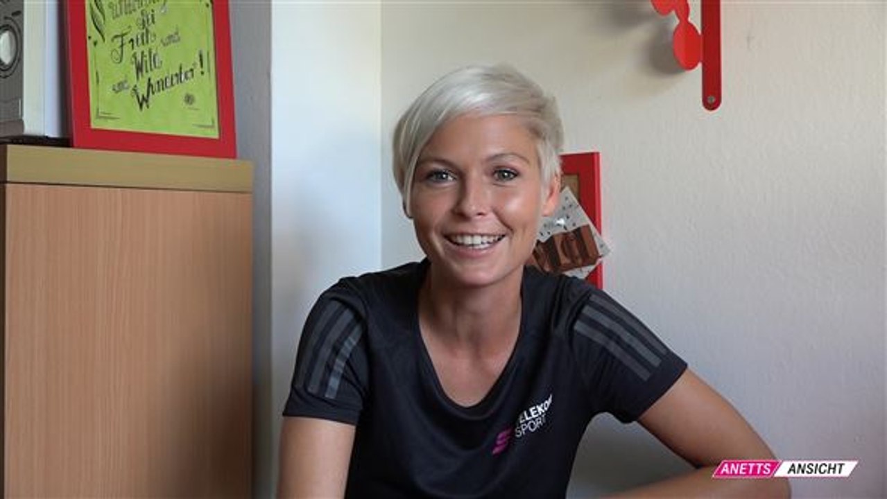 'anetts ansicht': moderatorin anett sattler in ihrem vlog über die 3. liga