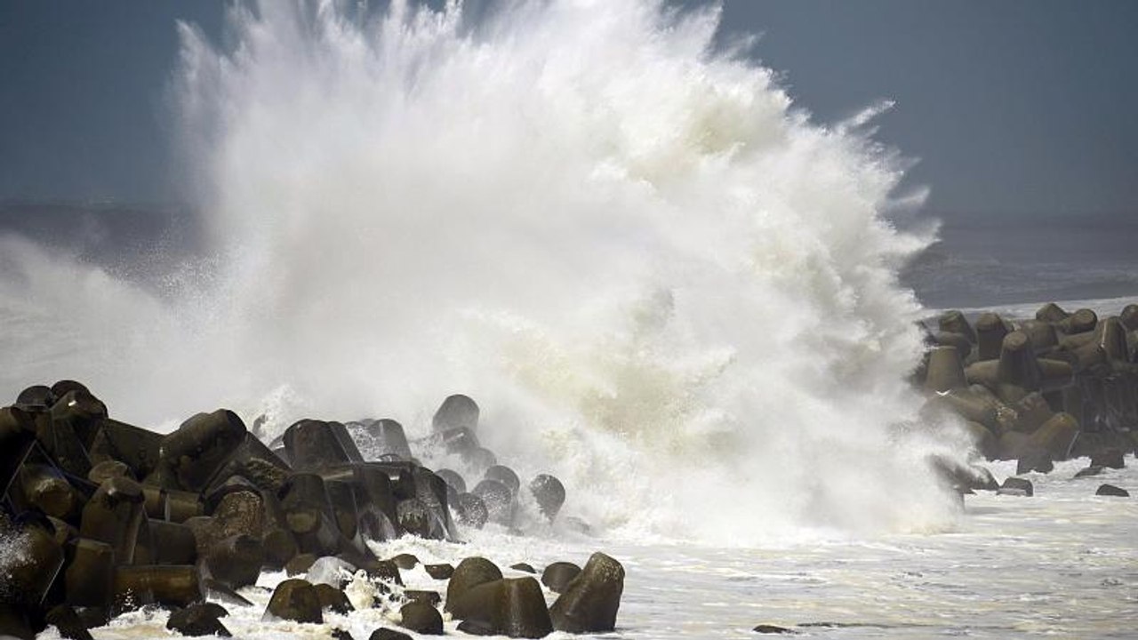 Japan, Korea und Hawaii warten auf heftige Stürme