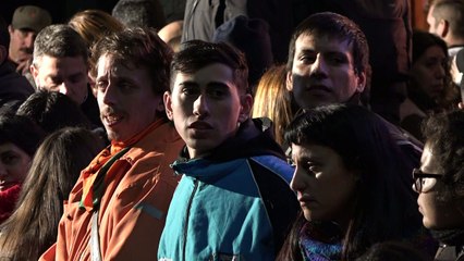 Partidários de Cristina Kirchner protestam contra buscas