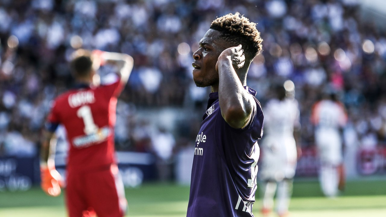 Focus en musique sur le premier match au Stadium d'Aaron Leya Iseka