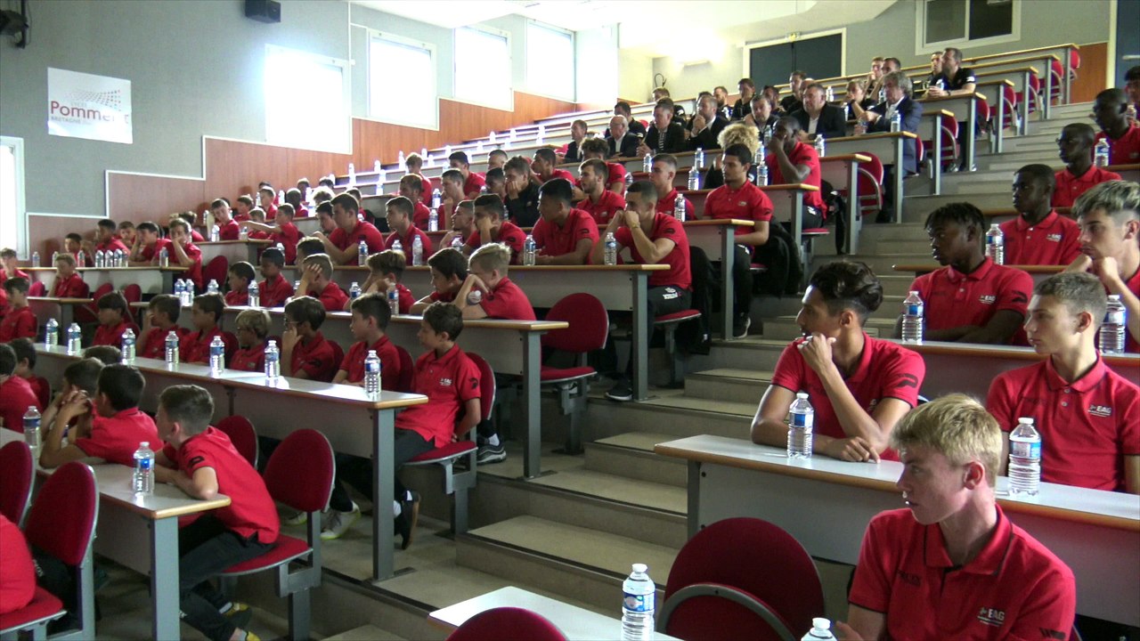 Akademi : Signature du livret d'engagement par les jeunes joueurs de l'Akademi en images