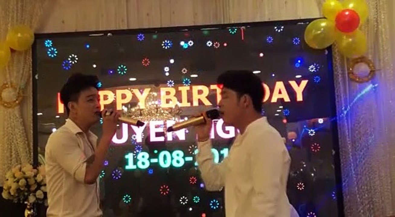 Sau thời gian bỏ nghề, trưởng nhóm HKT bất ngờ xuất hiện hát live hay như nuốt đĩa