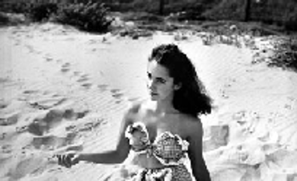24 Rarely Seen Photos of Elizabeth Taylor