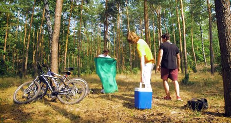 TEN CZLOWIEK ŚLEDZIŁ NAS W LESIE *niespodzianka*