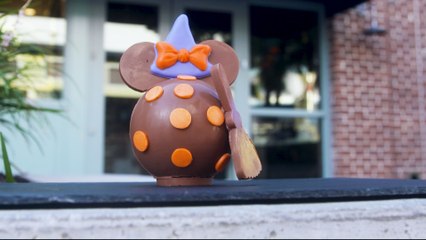 Disney World Disney Springs Minnie Piñata