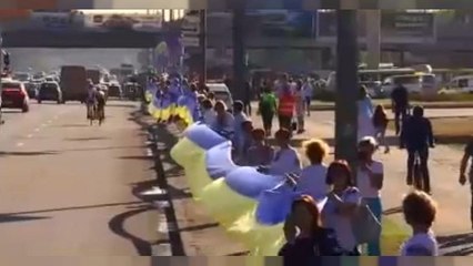 Un drapeau ukrainien long de 2700 mètres !
