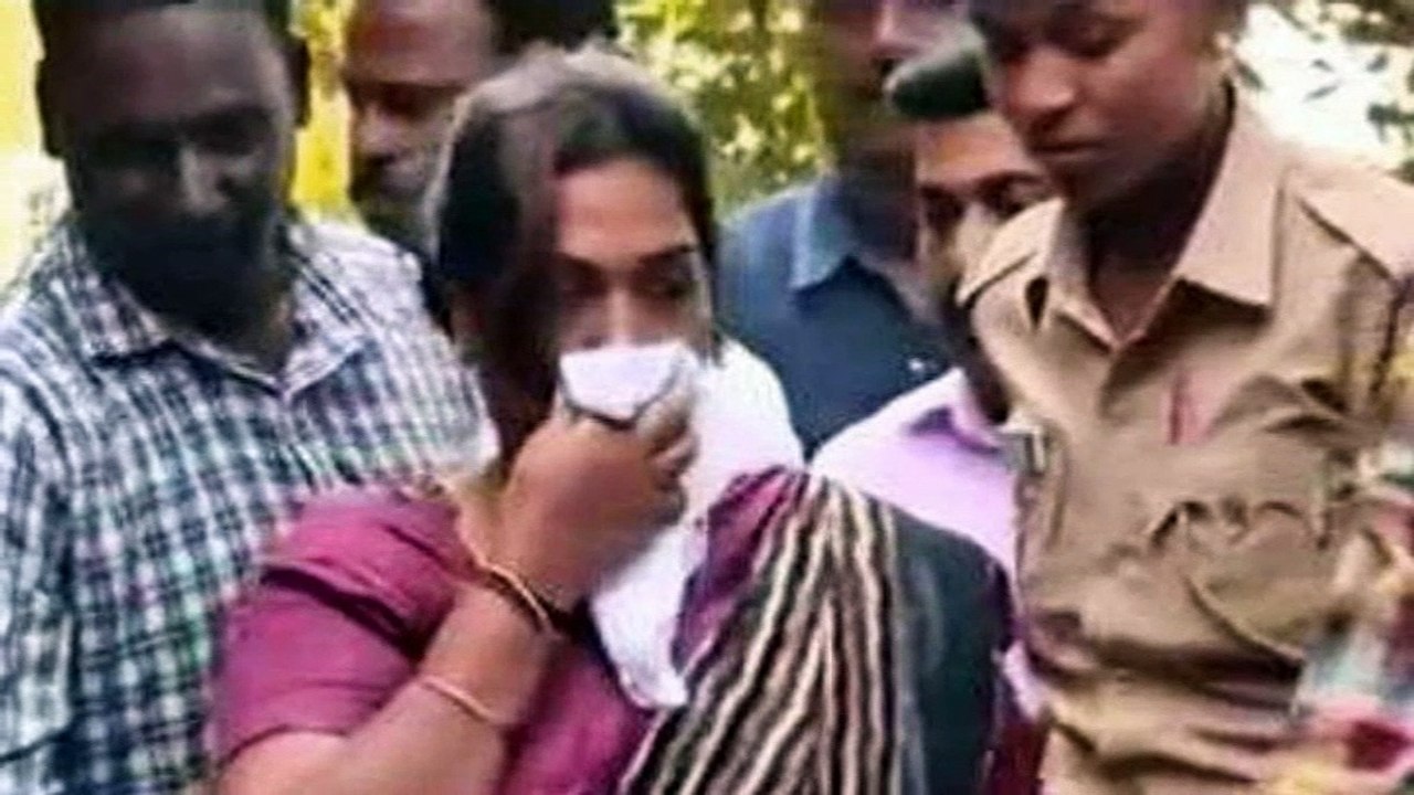 வயது 52...என்னால் அடக்கமுடியல..அடங்க மறுக்கும்..