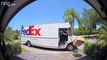 Un livreur FedEx pris en flagrant délit de 