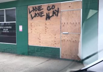 Oahu Businesses Board Up Windows in Preparation for Hurricane Lane