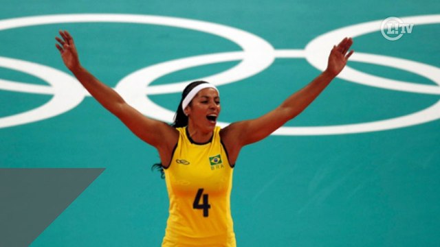 As atletas que ganharam o primeiro ouro olímpico no vôlei feminino