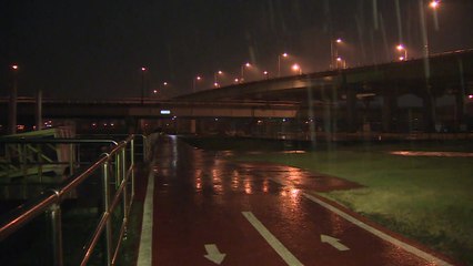 태풍 대전 통과 중...약한 바람에 비 / YTN