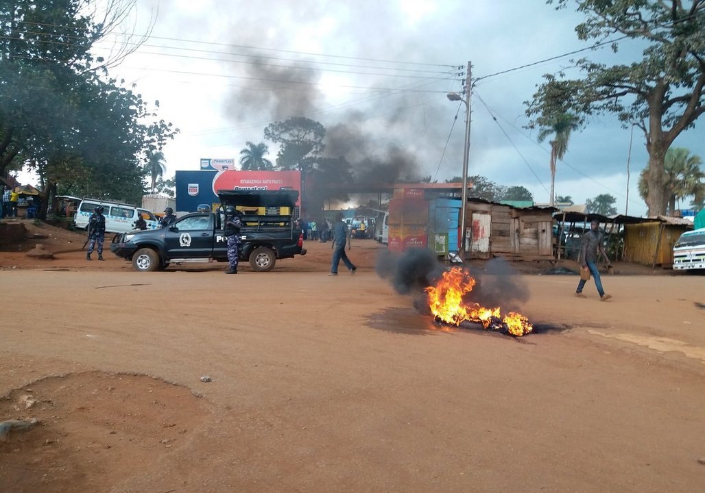 Jinja Protesters Set Fires Over Bobi Wine Arrest