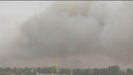 Feuerwehr kämpft gegen Waldbrand mit Explosionsgefahr bei Berlin: 3 Dörfer evakuiert
