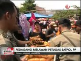 Satpol PP Tertibkan PKL di Sekitar Pasar Tanah Abang
