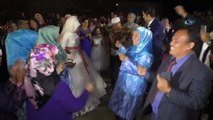 Cumhurbaşkanı Erdoğan sevdalısı Endonezyalı geline Türk usulü düğün yapıldı