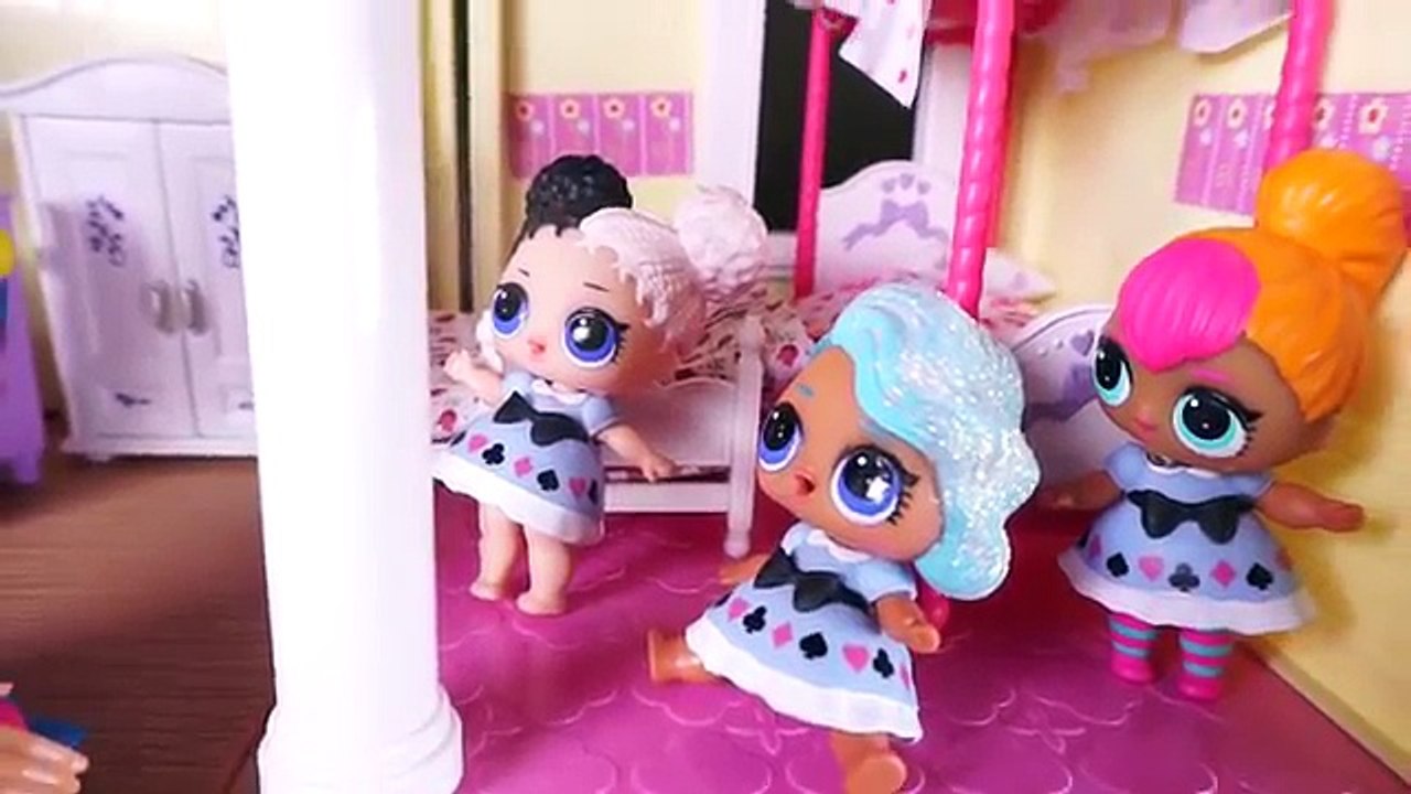 LOL SURPRISE DOLLS Go Swimming Again And Find MERMAID BARBIE And LOL DOLLS Become MERMAIDS