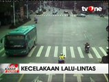 Tabrakan Mobil dan Sepeda Listrik di Tiongkok Terekam CCTV