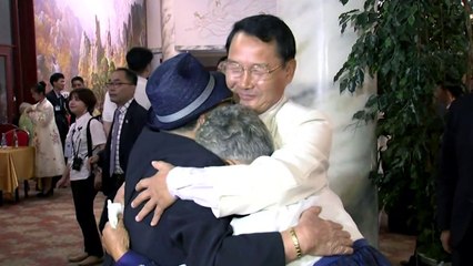 오늘 2차 상봉...태풍 뚫고 금강산으로 출발 / YTN