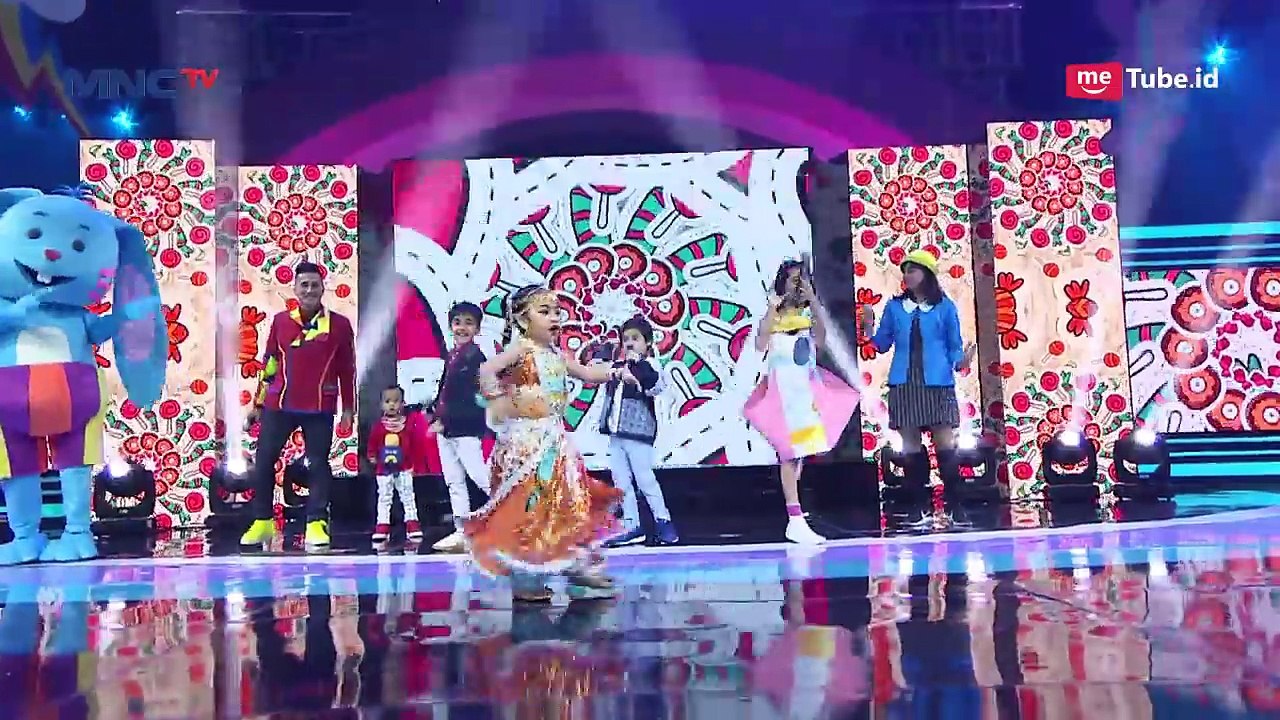 Lihat Chico Radella Goyang, Gempi Ikutan Goyang Mom & Kids Awards new (13/12)