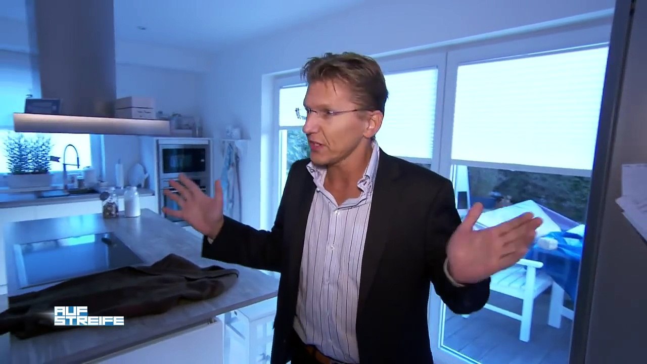 Fast nackig nach der Hypnose: Was hat das mit ihren Brüsten zu tun? | Auf Streife | SAT.1 TV